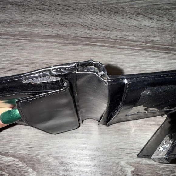 Salvatore‎ Ferragamo Gancini Black Leather Bifold Wallet Silver Hardware Used - Picture 7 of 7